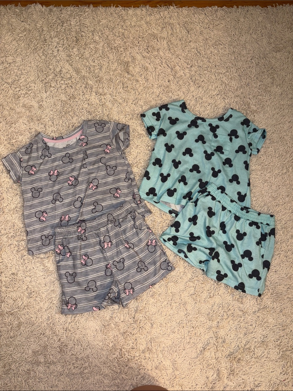 Disney Girls' Minnie & Mickey Short Pajama Sets - Gray & Mint